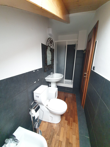 Bathroom 2, Casa Van Nuf, Torino