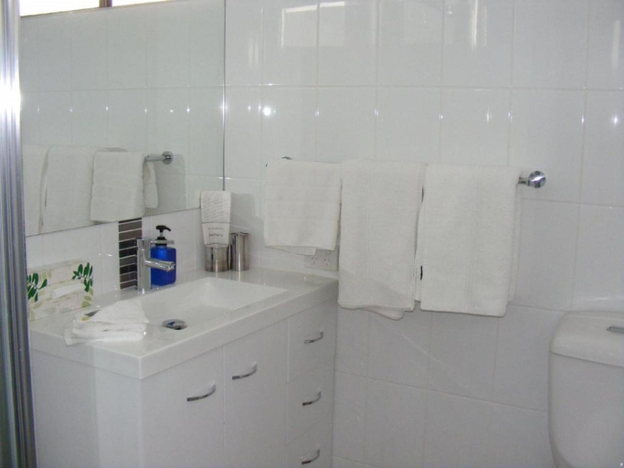 Bathroom 5, Mildura Motor Inn, Mildura - Pt A