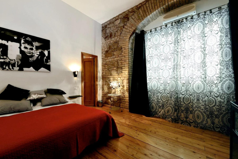 Bedroom 5, Caesar's Rooms, Rome