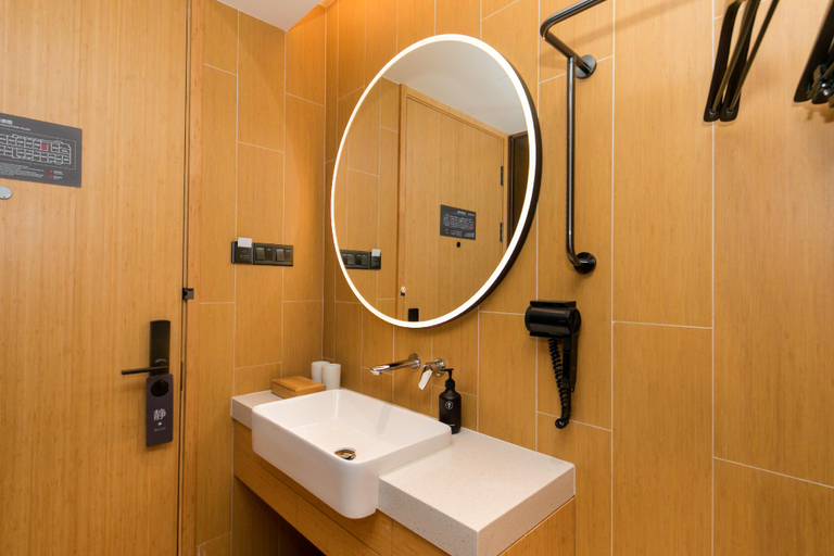 Bathroom 4, Ji Hotel (Shanghai Pujiang Lianhang Road), Shanghai