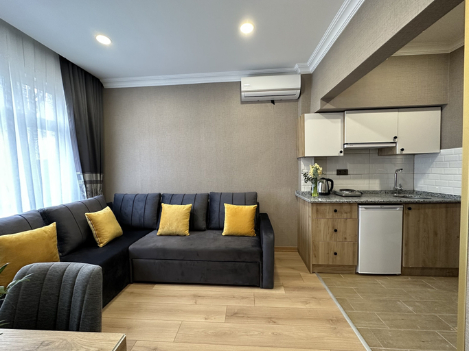 Others 3, H&L Suites, Fatih