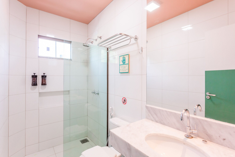 Bathroom 5, The Garden, Bonito