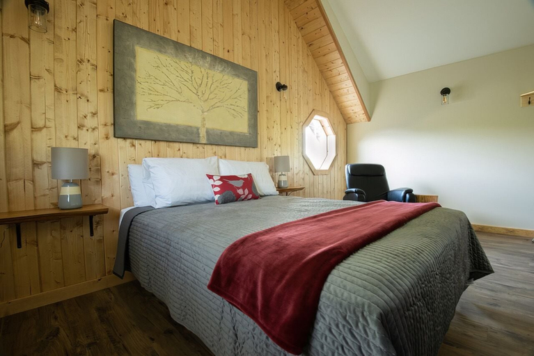 Bedroom 3, Cabins West, Alberni-Clayoquot