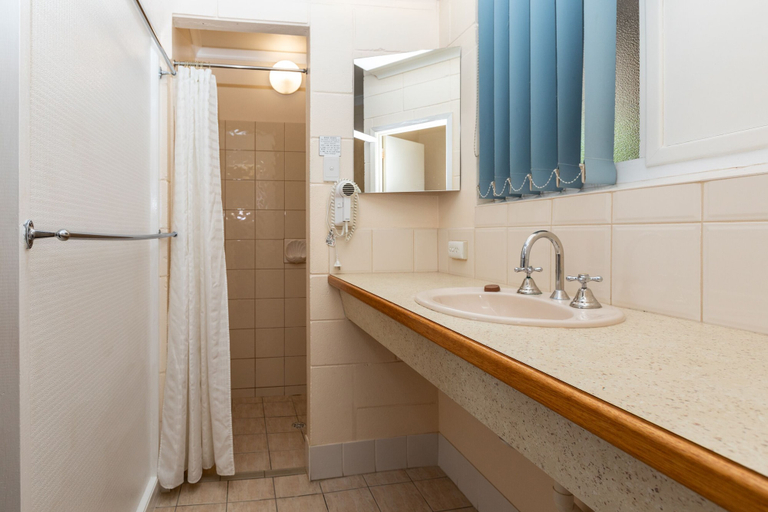Bathroom 3, Blue Seas Motel, Port Lincoln