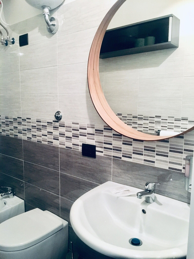 Bathroom 4, Franz Guest House, Napoli
