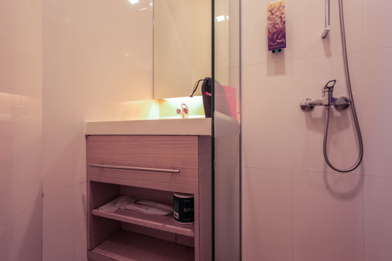 Bathroom 3, RedDoorz Premium @ Balestier (permanently closed), Singapore