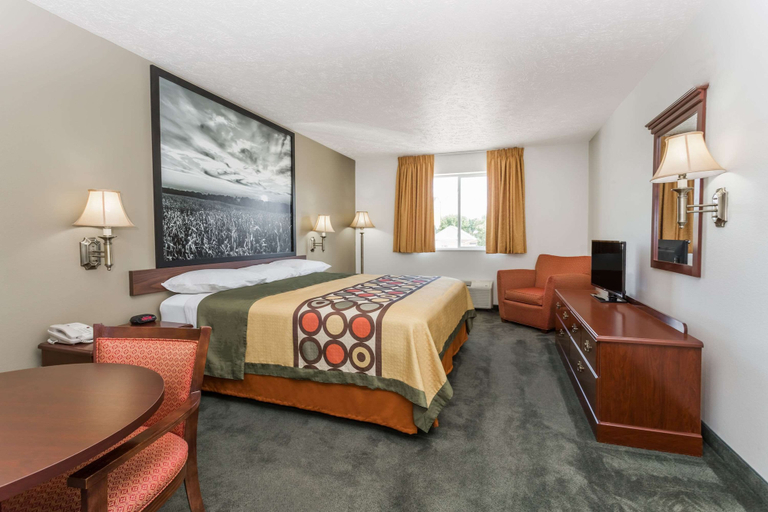 Bedroom 5, Super 8 by Wyndham Alma, Harlan
