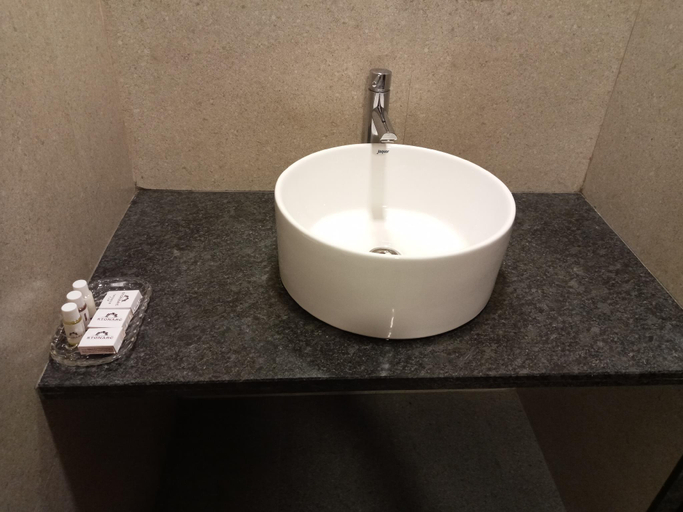 Bathroom 4, Khushi Riverside Resort, Satara