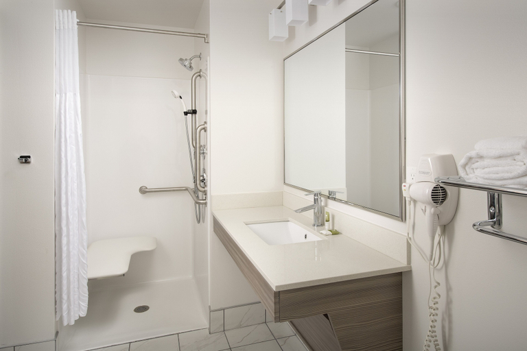 Bathroom 4, WoodSpring Suites Portland Vancouver, Clark