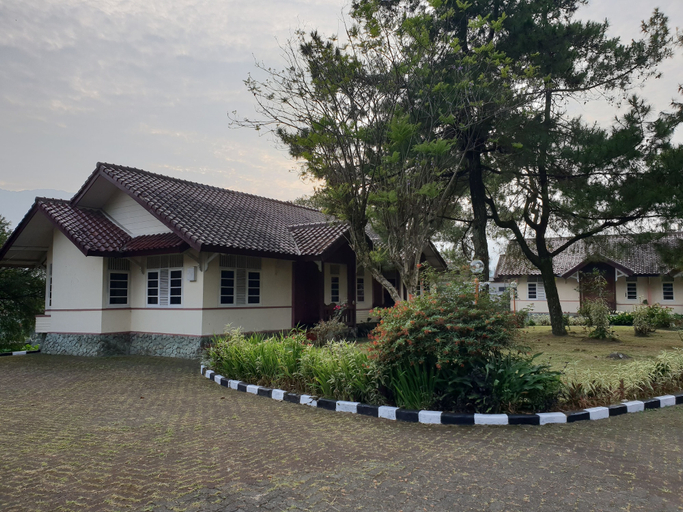 Exterior & Views 5, Cisarua Indah Cottage, Bogor