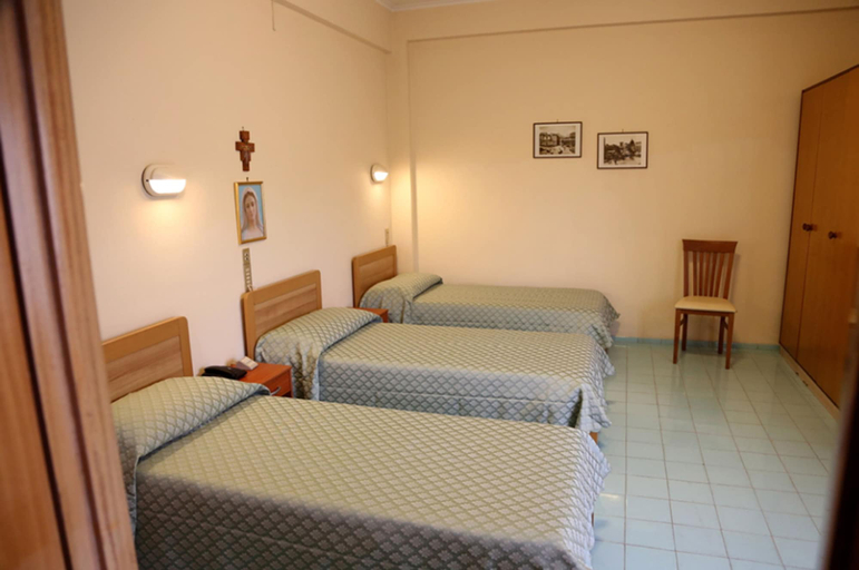 Bedroom 5, Istituto Piccole Ancelle di Cristo Re, Roma