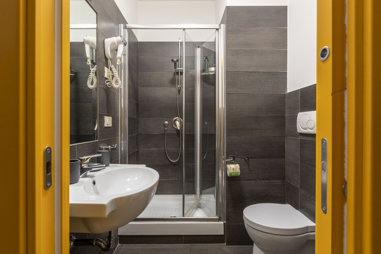 Bathroom 5, La Riviere Guesthouse Trastevere, Roma