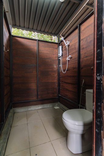 Bathroom 3, Roxy Telok Serabang, Lundu