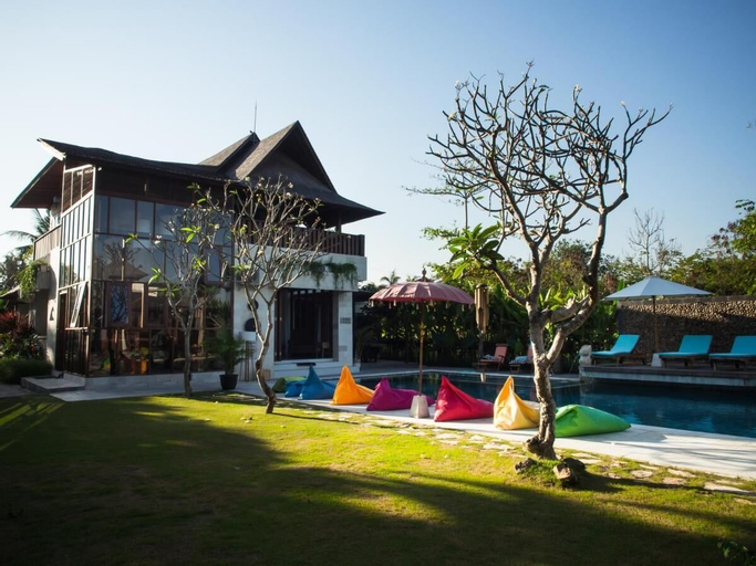 Exterior & Views