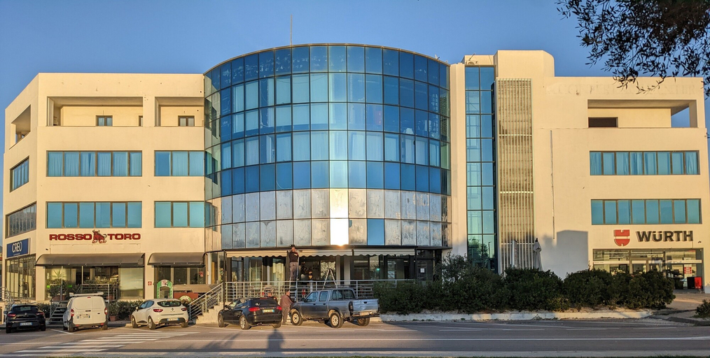 Exterior & Views