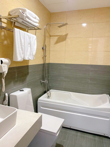 Bathroom 3, Sydney Da Nang Hotel & Apartment, Da Nang
