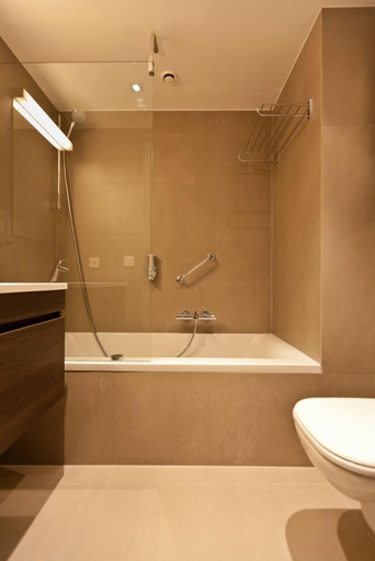 Bathroom 4, Aparthotel Castelnou, Oost-Vlaanderen