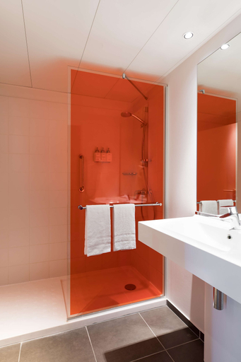 Bathroom 4, Park Inn by Radisson Lille Grand Stade, Nord