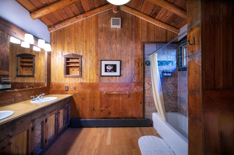 Bathroom 4, Corkins Lodge, Rio Arriba
