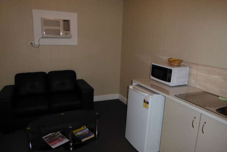 Others 5, Windmill Motel, Wollongong - Inner