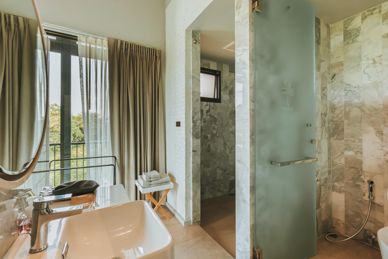 Bathroom 2, twoDO KhaoYai, Pak Chong