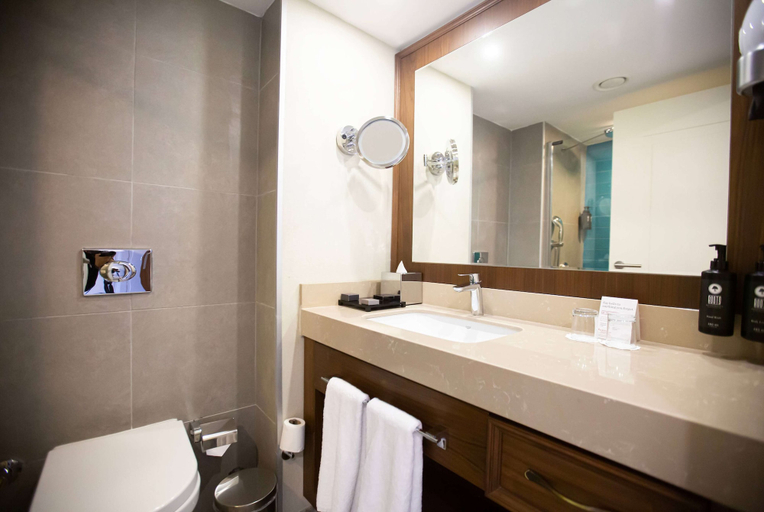 Bathroom 4, Ramada Plaza By Wyndham Istanbul Sultanahmet, Fatih