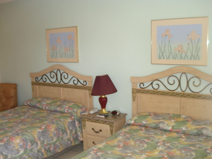 Bedroom 2, Knights Inn Hallandale, Broward