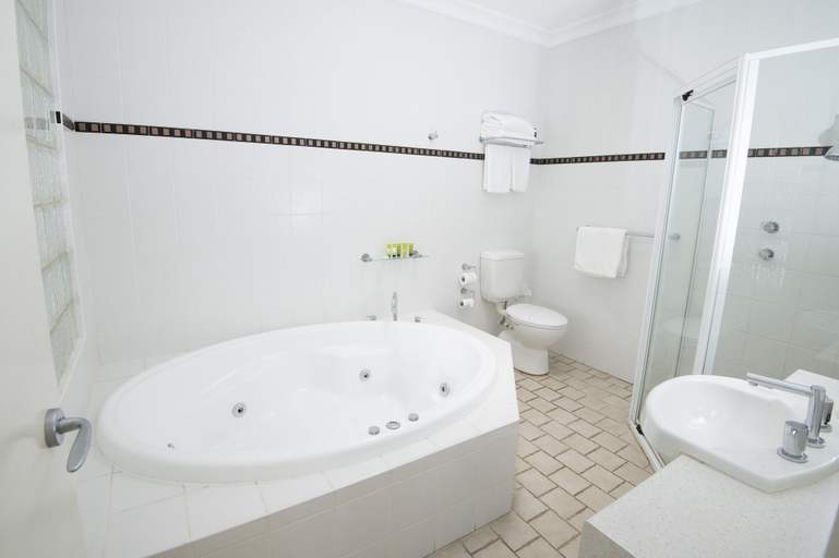 Bathroom 5, Rockpool Motor Inn, Kempsey