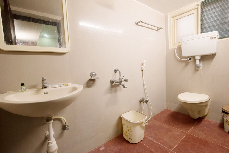Bathroom 4, Arunik Inn, Puducherry