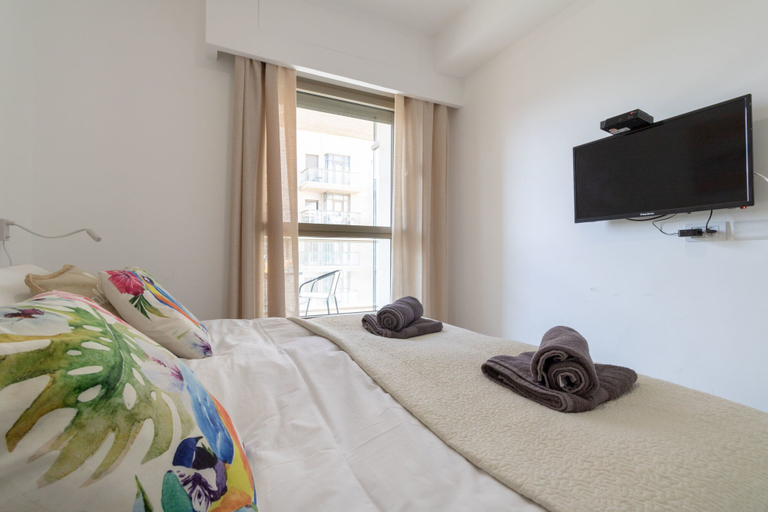 Bedroom 3, The Haneviim Court - Isrentals, Jerusalem