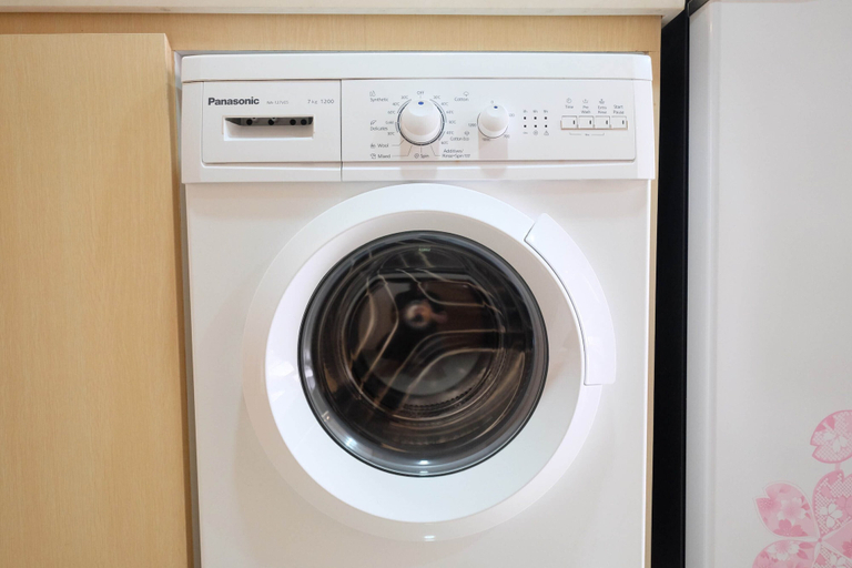 Bathroom 4, Minimalist and Comfy Studio The Oasis Cikarang Apartment, Cikarang