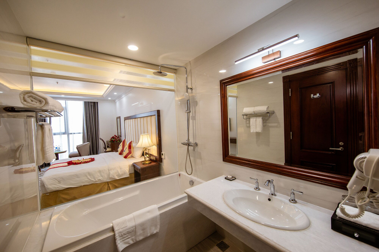 Bathroom 3, The Shine 2 Hotel & Apartment, Ngô Quyền