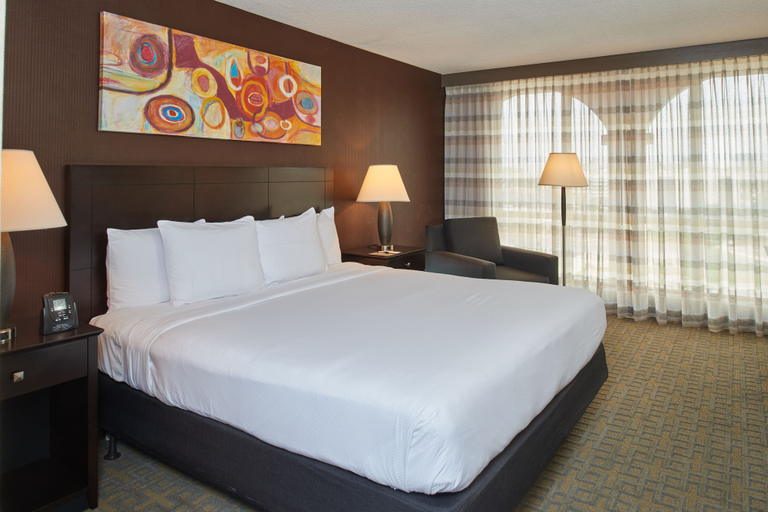 Bedroom 3, DoubleTree by Hilton Dallas - Market Center, Dallas