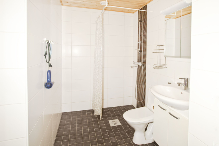 Bathroom 3, Kotimaailma Apartments Oulu, Northern Ostrobothnia