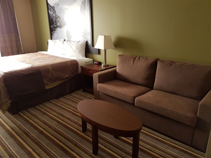 Bedroom 3, Super 8 by Wyndham Hardisty, Division No. 7