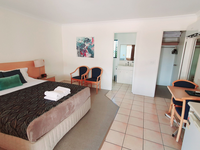 Bedroom 3, Rockhampton Palms Motor Inn, Rockhampton