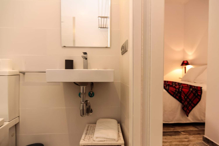 Bathroom 5, The 8 Rooms House, Cádiz