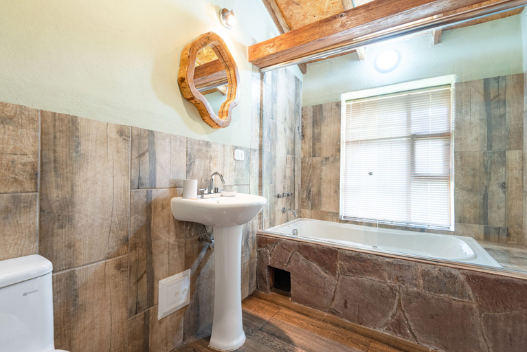 Bathroom 3, Unuwasi Hotel & Villa, Calca
