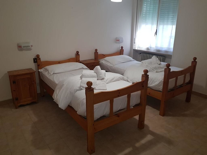 Bedroom 5, Hotel Topazio, Cuneo