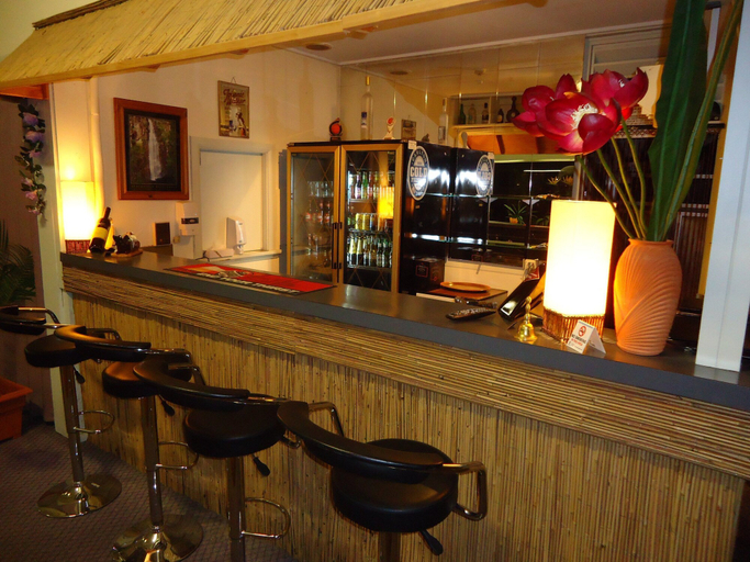 Food & Drinks 3, Lindy Lodge Motel, Adelaide