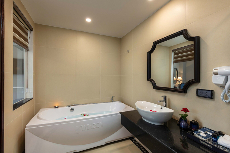 Bathroom 5, Babylon Premium Hotel & Spa, Hoàn Kiếm