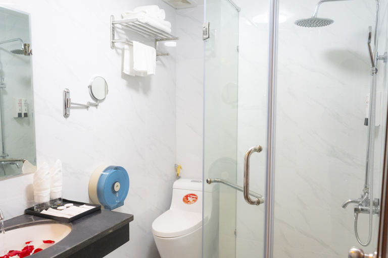 Bathroom 5, Moon Hotel, Cầu Giấy