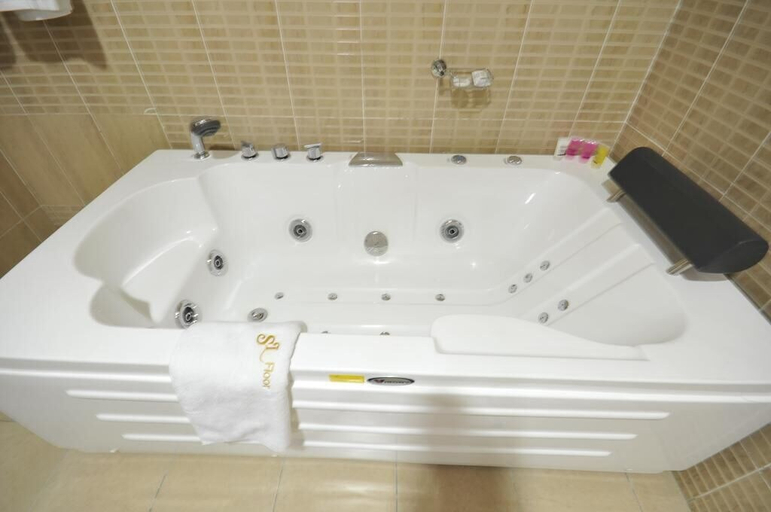 Bathroom, Princeville Hotels, Akpabuyo