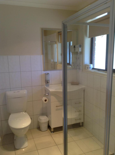 Bathroom 3, Melton Motor Inn & Apartments, Melton Bal