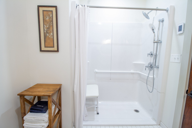 Bathroom 3, Pert House, Saint Lawrence