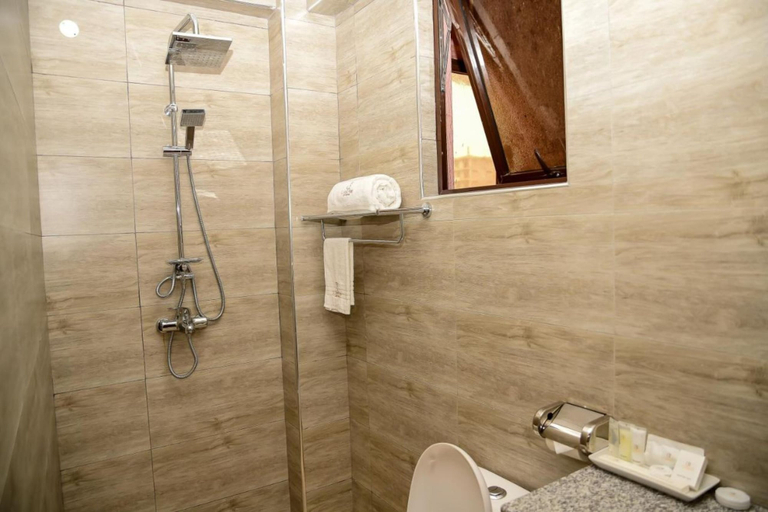 Bathroom 5, La Beila Hotel Meru, North Imenti