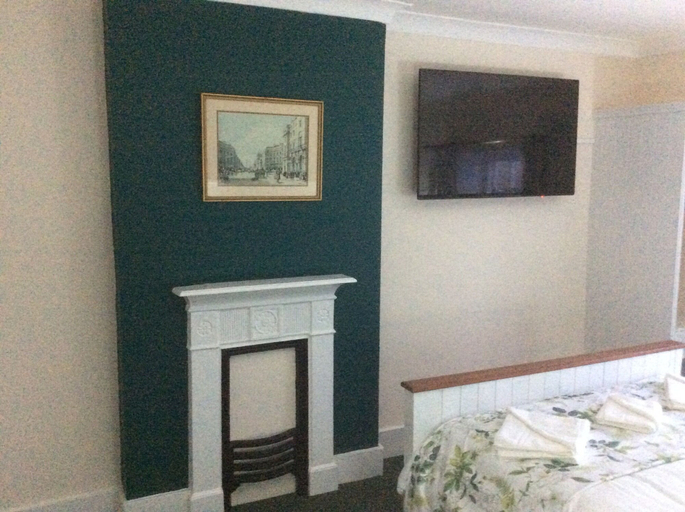 Bedroom 2, The Highwayman Hotel, Oxfordshire
