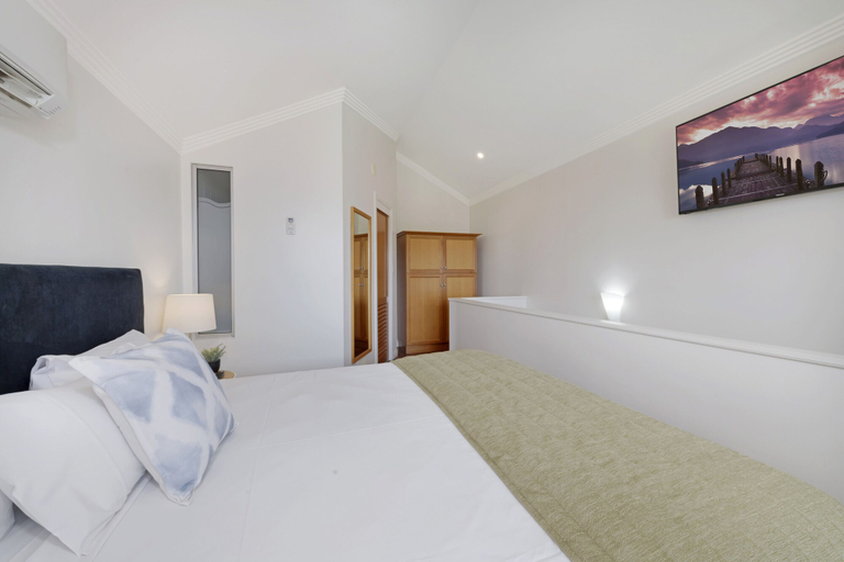 Bedroom 3, Burnett Riverside Hotel, Bundaberg