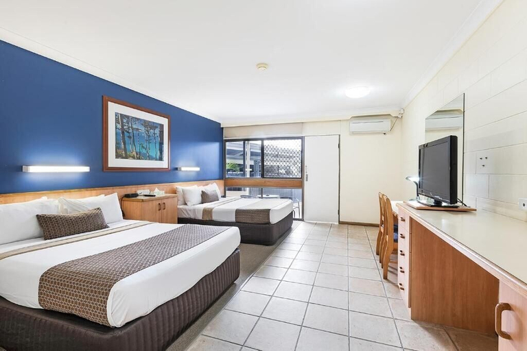 Bedroom 2, Cannonvale Reef Gateway Hotel, Whitsunday