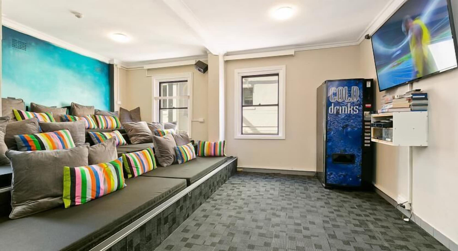 Others 4, Funk House Backpackers, Sydney